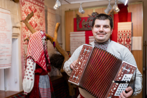 «По трое не собираться, без разрешения не веселиться. Даже если ты участковый с наградой от Лукашенко»