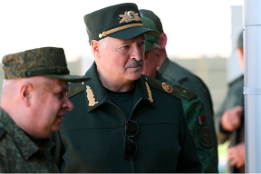«Лукашенко имеет привычку немного туповато придумывать постфактум, откуда на него «готовилось нападение»