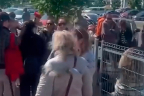 В Минске родители сутками стоят в очереди, чтобы записать ребенка в школу