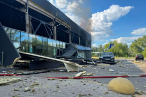 Война, 26 июля. В Чернигове дрон атаковал супермаркет, погиб ребенок. Оккупанты ударили по жилым домам в Киеве и Харькове, есть жертвы